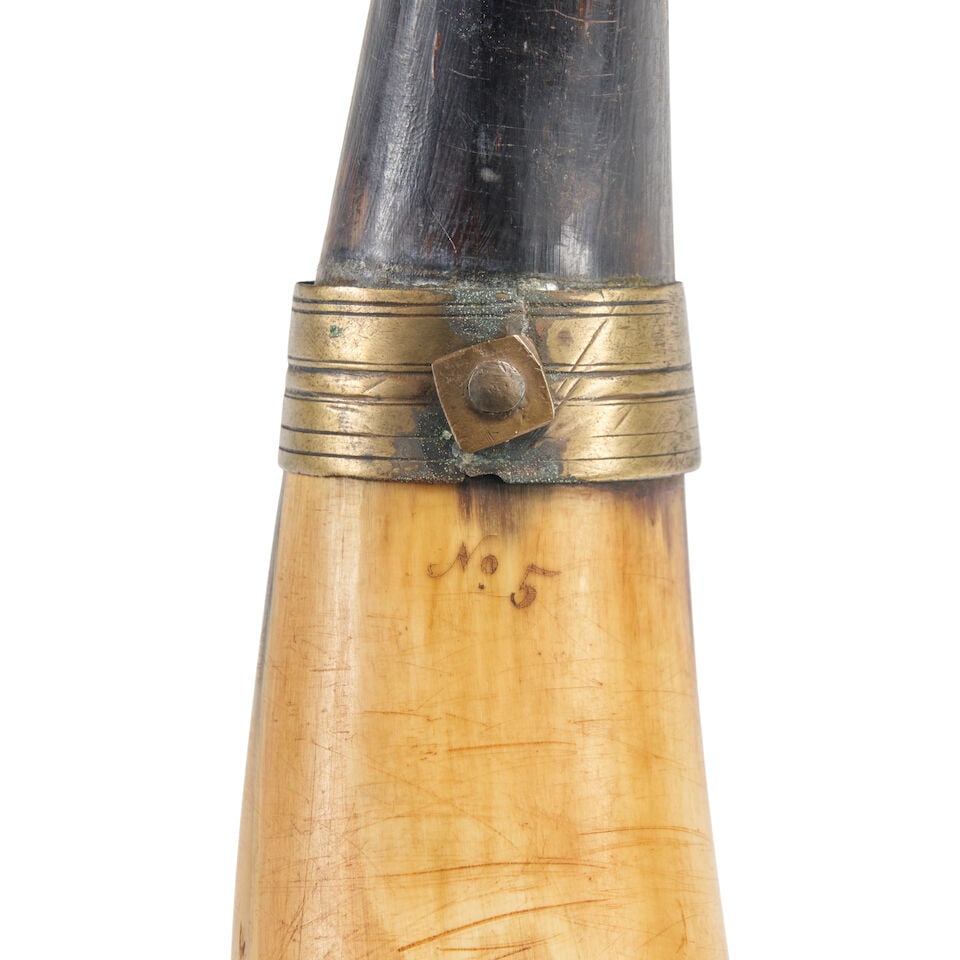 A ROYAL ARTILLERY POWDER HORN. - 4