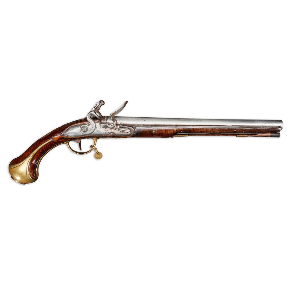 A BRASS MOUNTED FLINTLOCK CAVALRY PISTOL. (1 of 4)