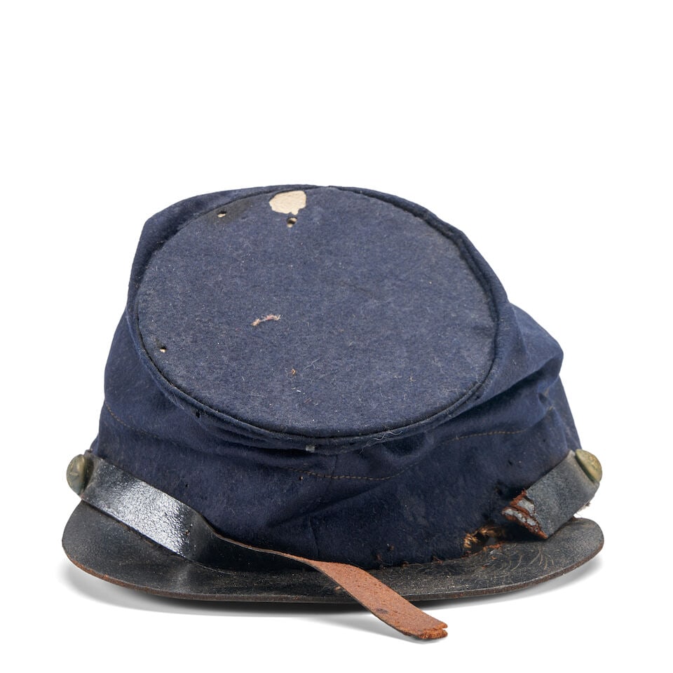 A CIVIL WAR ENLISTED MAN'S FORAGE CAP. (1 of 4)