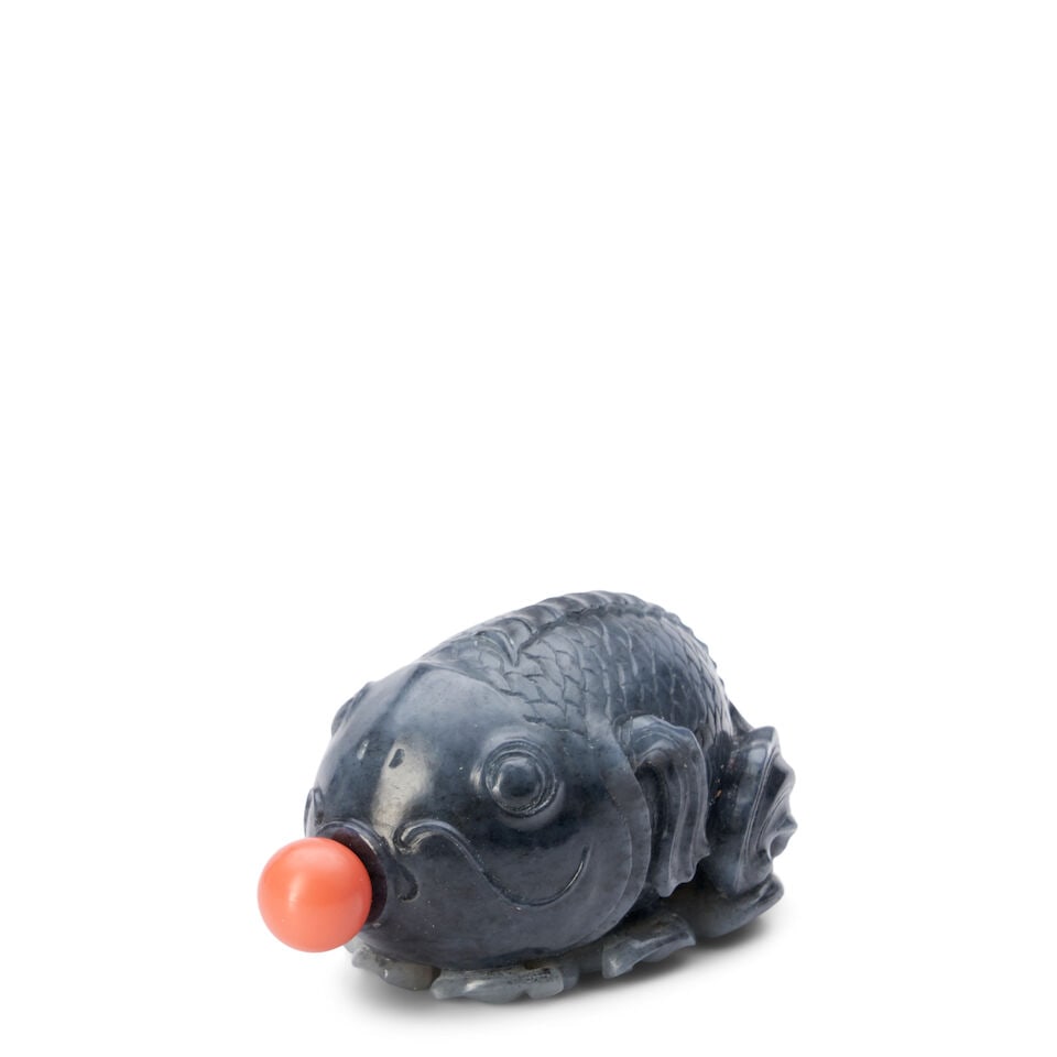 A Black and Gray Jade Carp Snuff Bottle, China, - 3