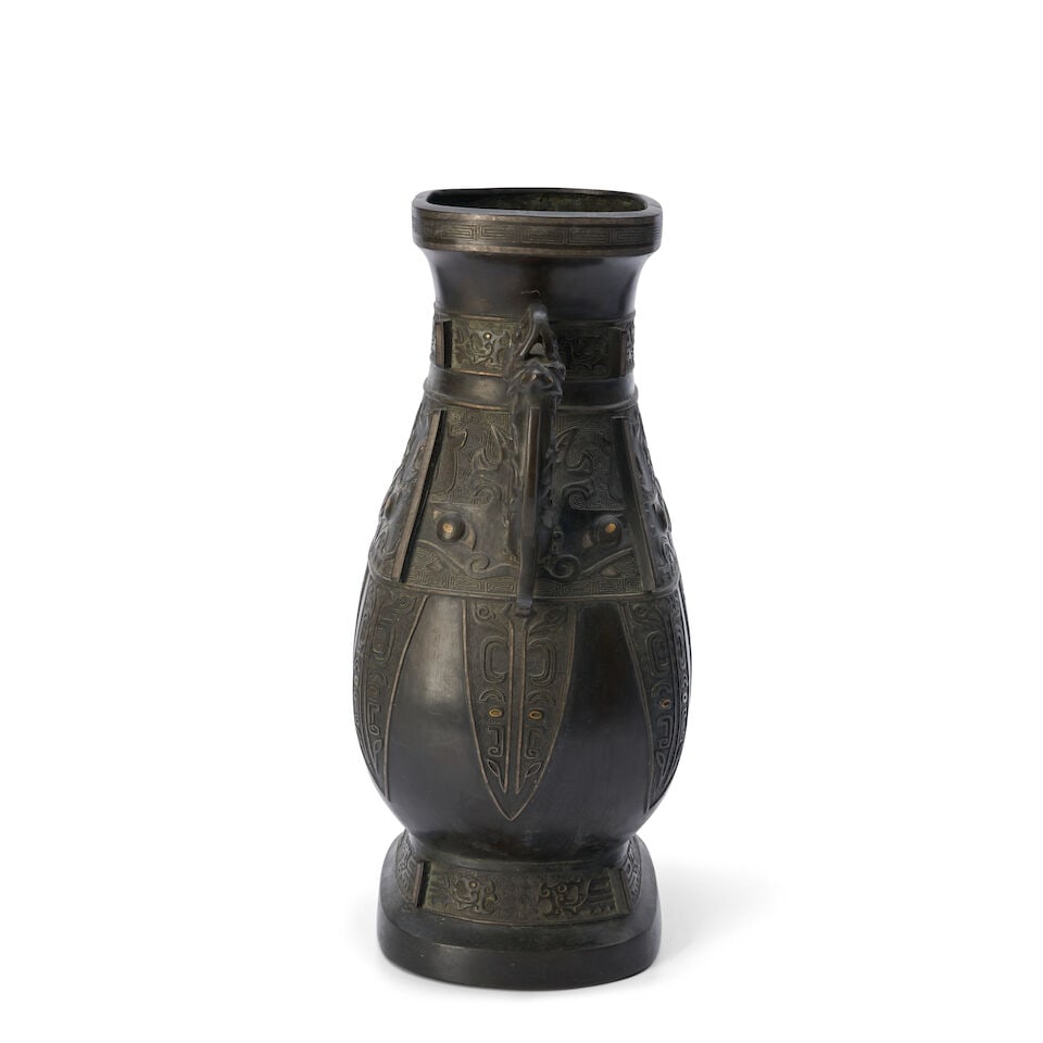 An Archaistic Bronze Hu Vase China, late 19th/early 20th century, - 2