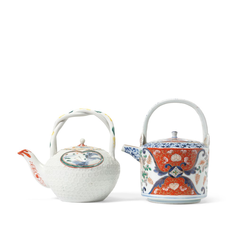TWO IMARI TEAPOTS AND COVERS Edo period, 18th century (4) - 3