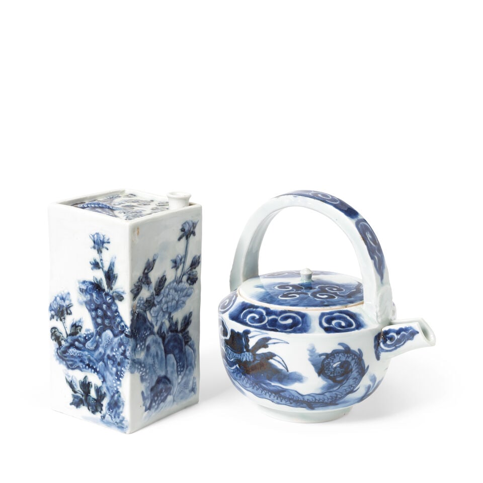 A BLUE AND WHITE 'DRAGON' SAKE EWER AND COVER AND A BLUE AND WHITE MOULDED SQUARE FLASK, TOKKUR... - 2