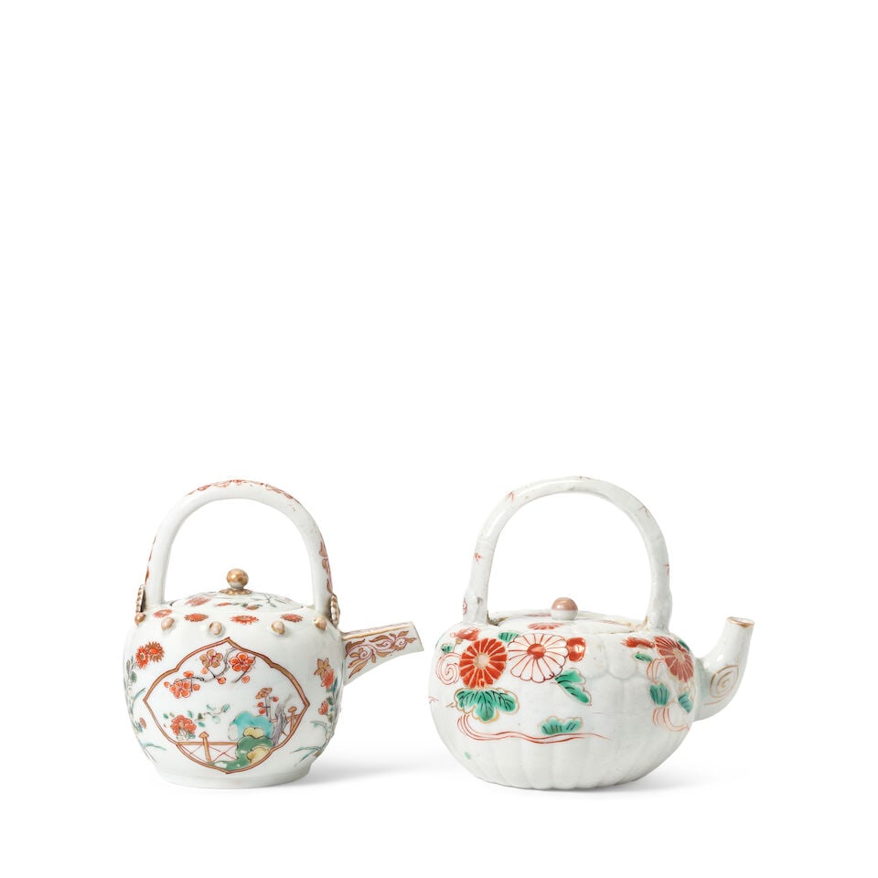 TWO IMARI TEAPOTS AND COVERS Edo period, late 17th/early 18th century (4) - 2