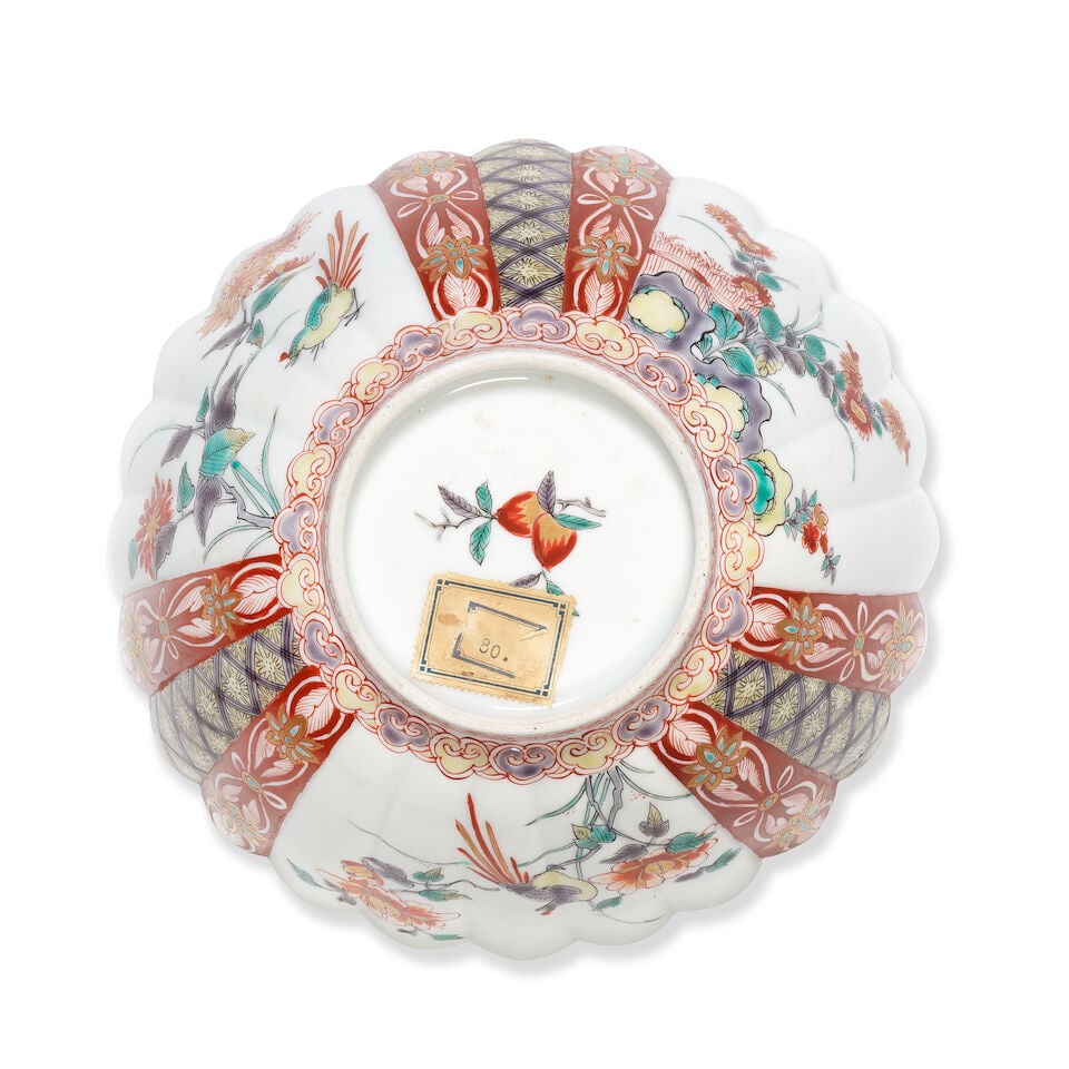 AN ARITA KAKIEMON STYLE CHRYSANTHEMUM BOWL Edo period, late 17th century - 2
