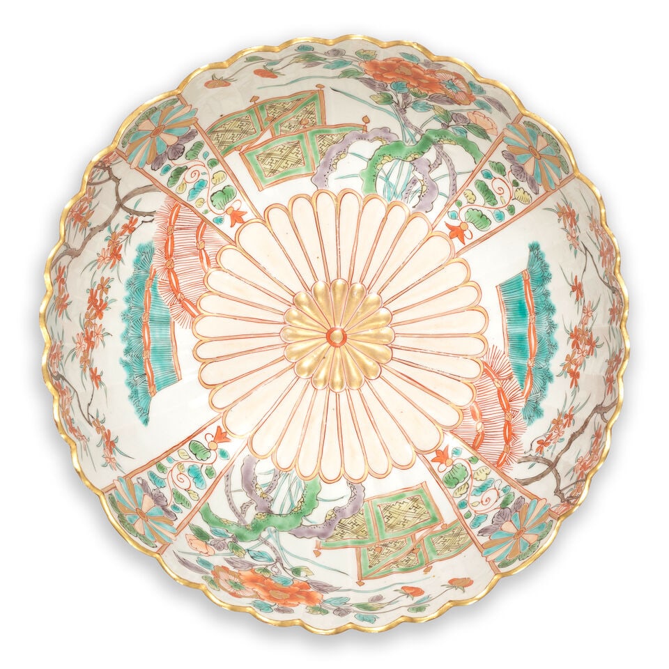 A FINE ARITA KAKIEMON STYLE 'CHRYSANTHEMUM' BOWL Edo period, late 17th century - 2