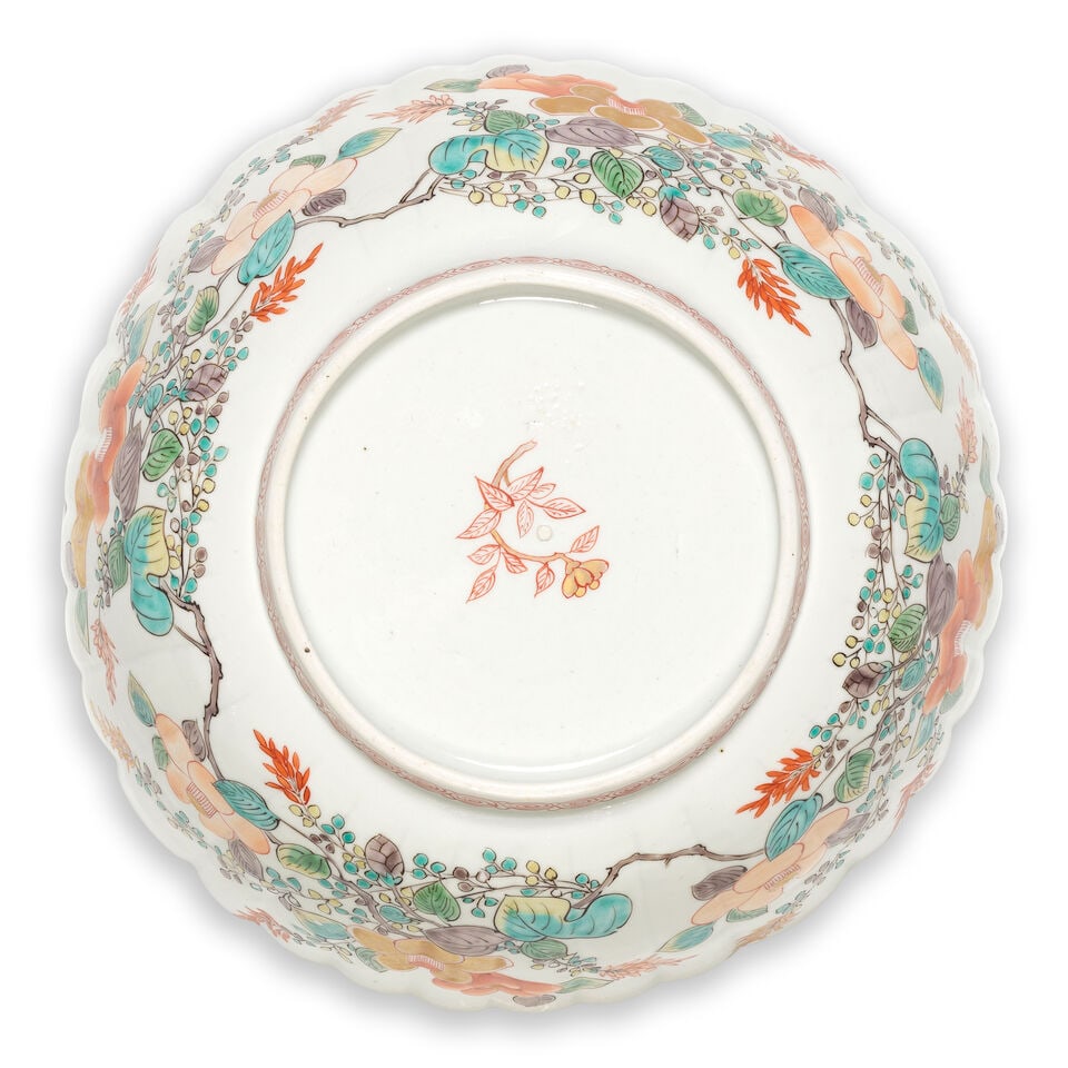 A FINE ARITA KAKIEMON STYLE 'CHRYSANTHEMUM' BOWL Edo period, late 17th century - 3