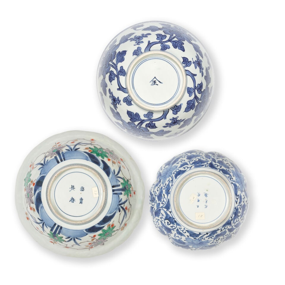 TWO IMARI BOWLS AND A BLUE AND WHITE 'PEONIES' BOWL Edo/Meiji period, 18th/19th century (3) - 3