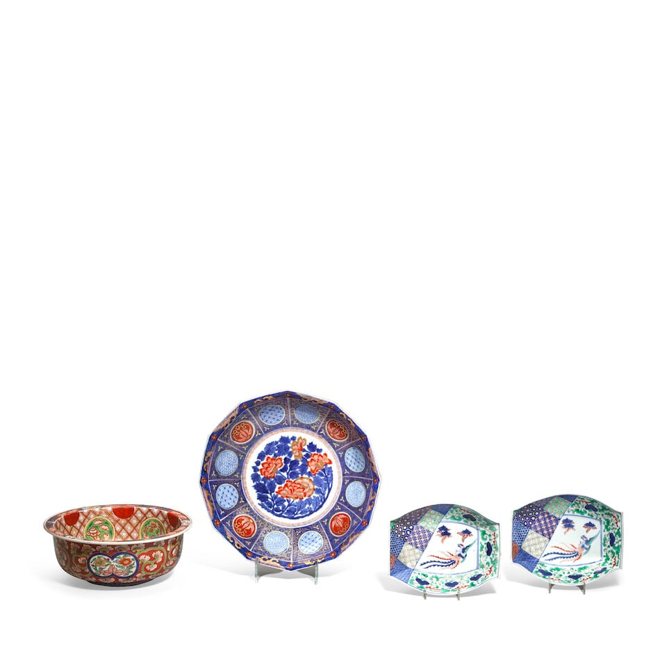 A GROUP OF IMARI WARES Edo-Meiji period, 18th-19th century (4) - 2