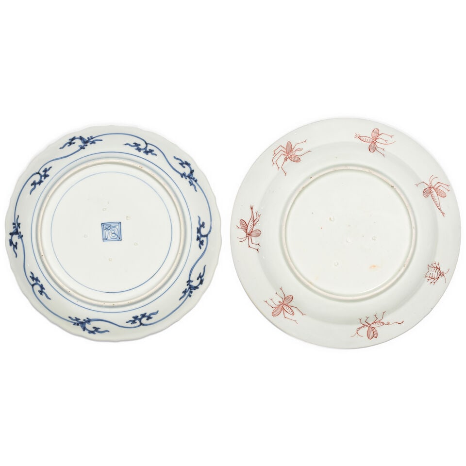 AN ARITA BLUE AND WHITE KAKIEMON STYLE DISH AND AN IMARI 'DAME AU PARASOL' PLATE Edo period, 17t... - 2