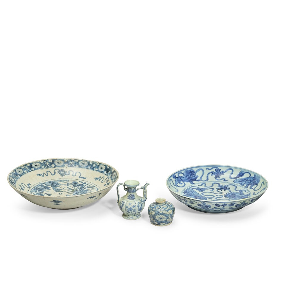 TWO BLUE AND WHITE DISHES, AN EWER AND A JARLET Ming Dynasty (4) - 2