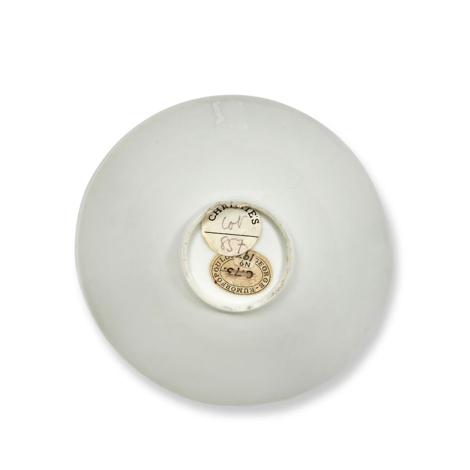 A WHITE-GLAZED ANHUA-DECORATED BOWL Late Qing Dynasty - 2
