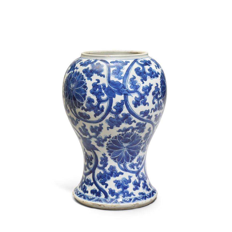 A BLUE AND WHITE 'LOTUS' VASE Kangxi (2) - 2