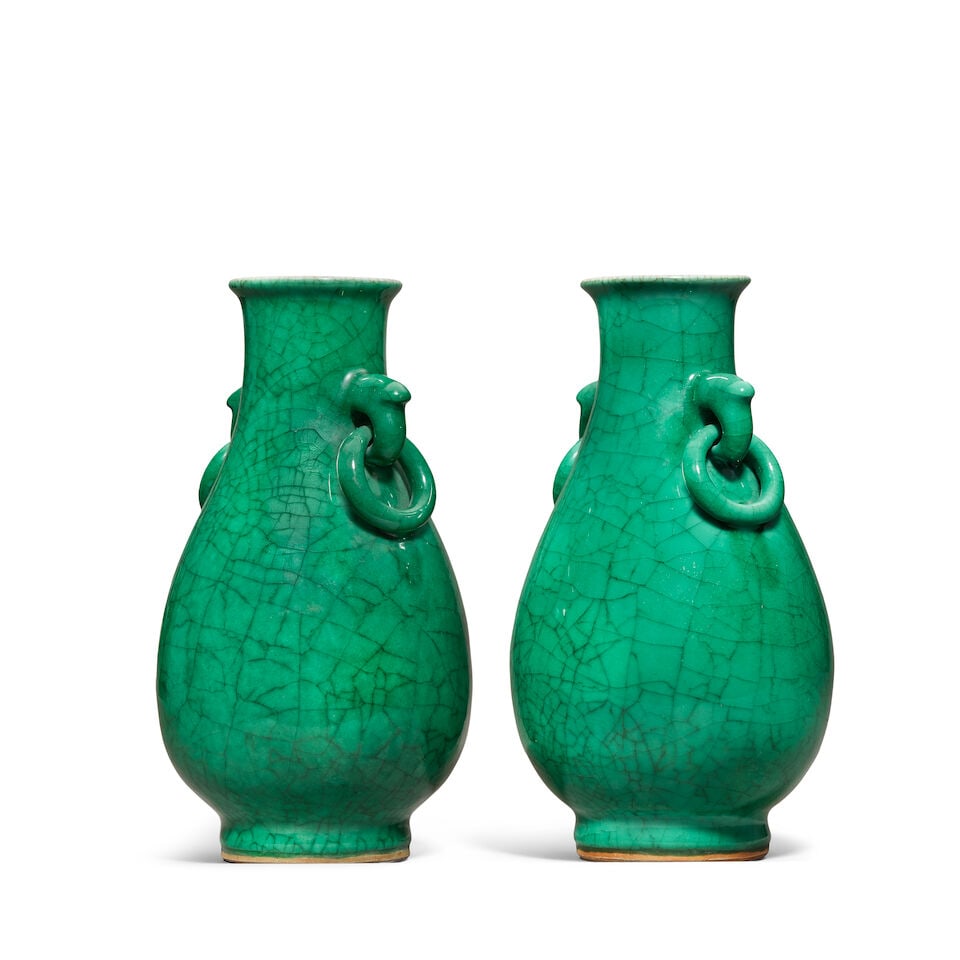 A PAIR OF APPLE-GREEN-GLAZED VASES Late Qing Dynasty (2) - 2