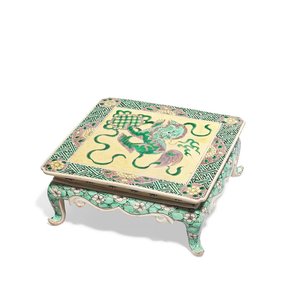 A FAMILLE VERTE 'BUDDHIST LION' SQUARE STAND Kangxi - 3