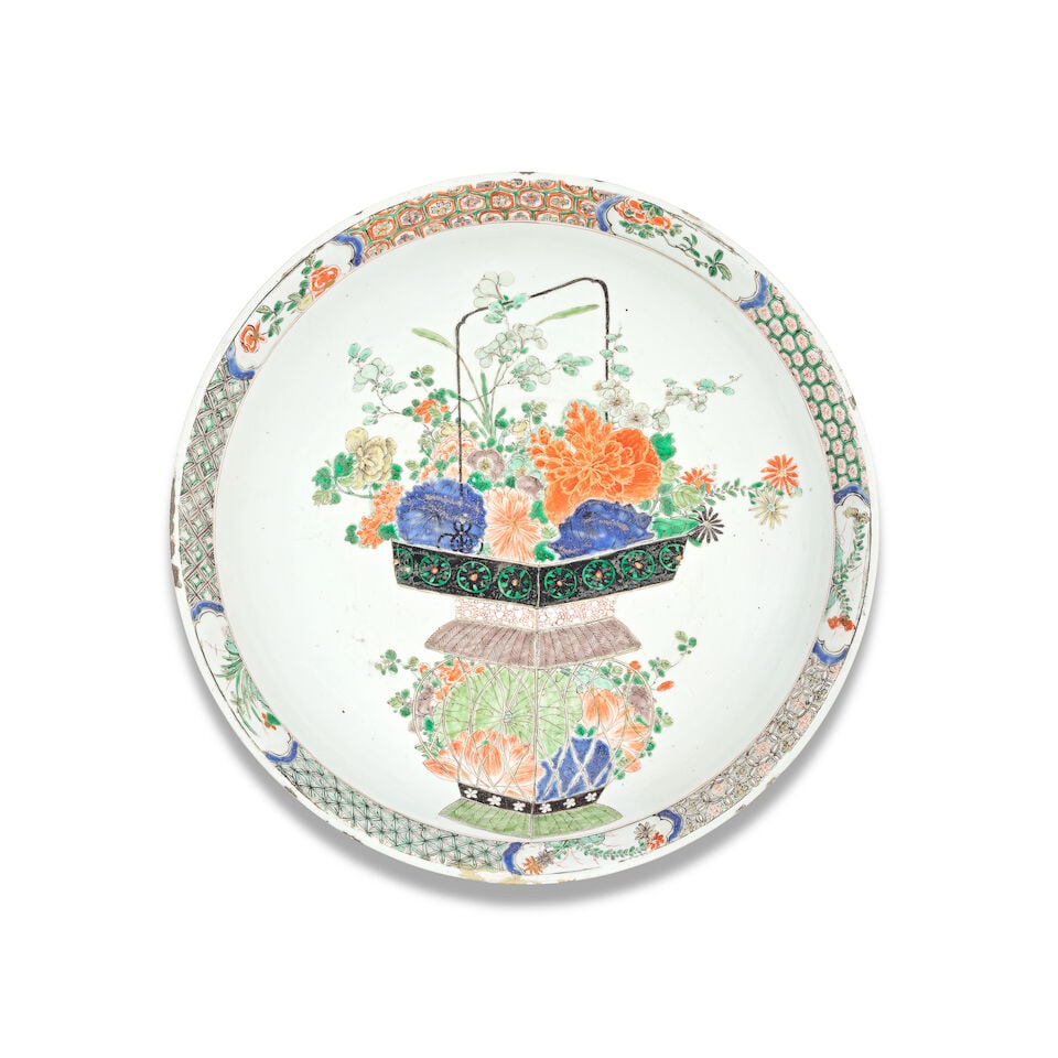 A FAMILLE VERTE 'FLOWER BASKET' DISH AND A PAIR OF BISCUIT MODELS OF PARROTS Kangxi (3) - 2