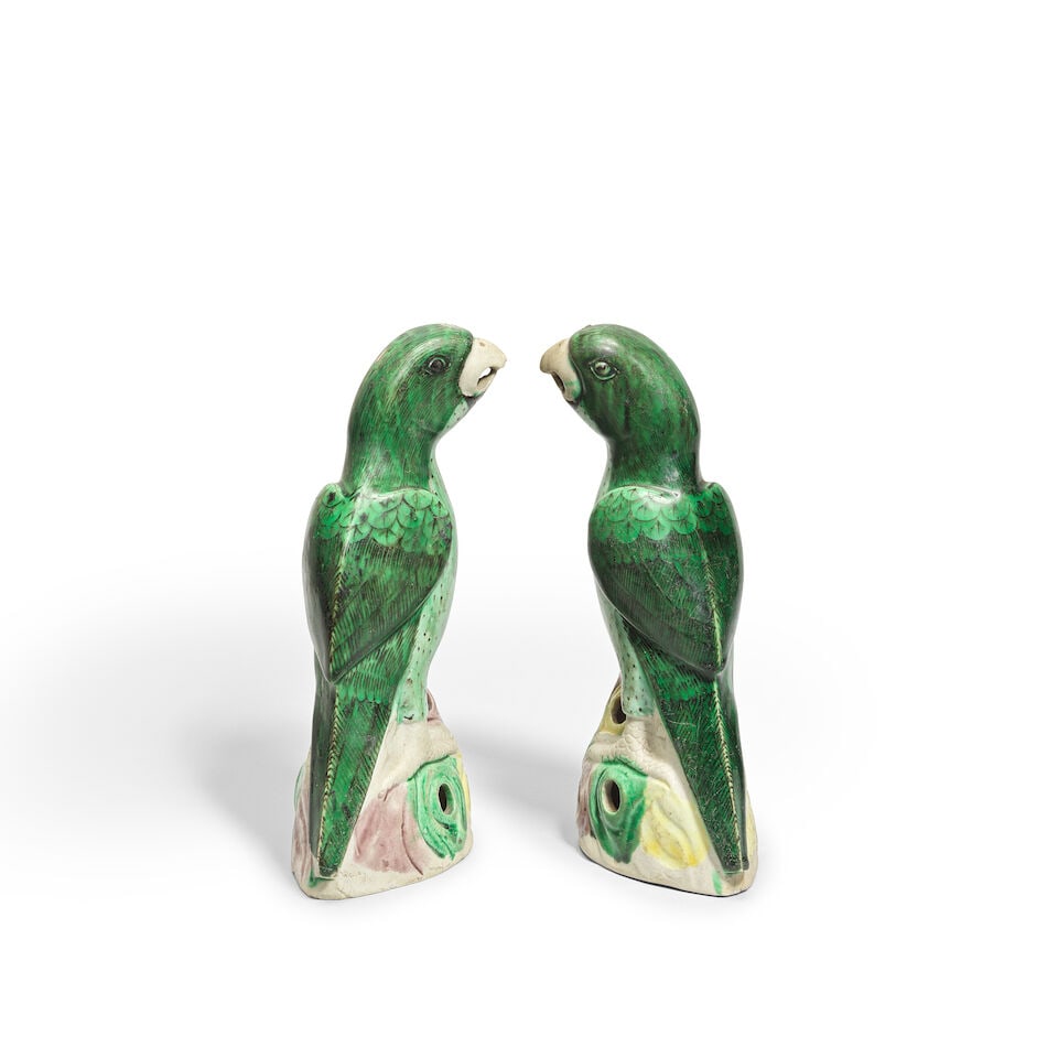A FAMILLE VERTE 'FLOWER BASKET' DISH AND A PAIR OF BISCUIT MODELS OF PARROTS Kangxi (3) - 3