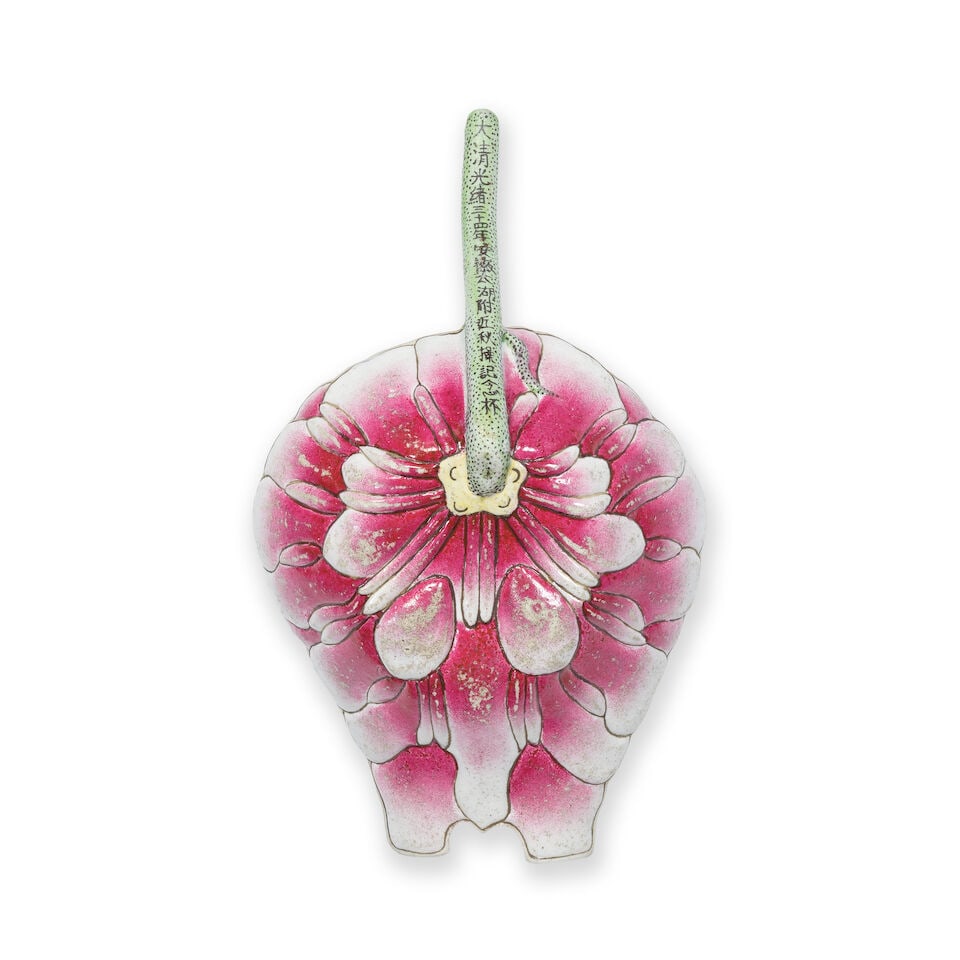 A FAMILLE ROSE ENAMELLED 'LOTUS' WATERDROPPER Dated in accordance with 1908, 20th century - 2