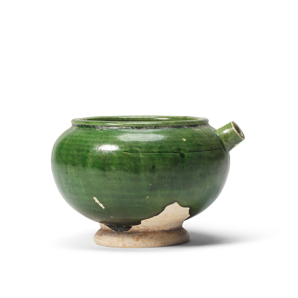 A GREEN-GLAZED POTTERY POURING VESSEL, YI Tang Dynasty - 2