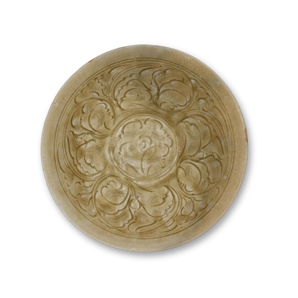 A LARGE YAOZHOU-STYLE CELADON-GLAZED 'FLORAL' DISH Song Dynasty - 3