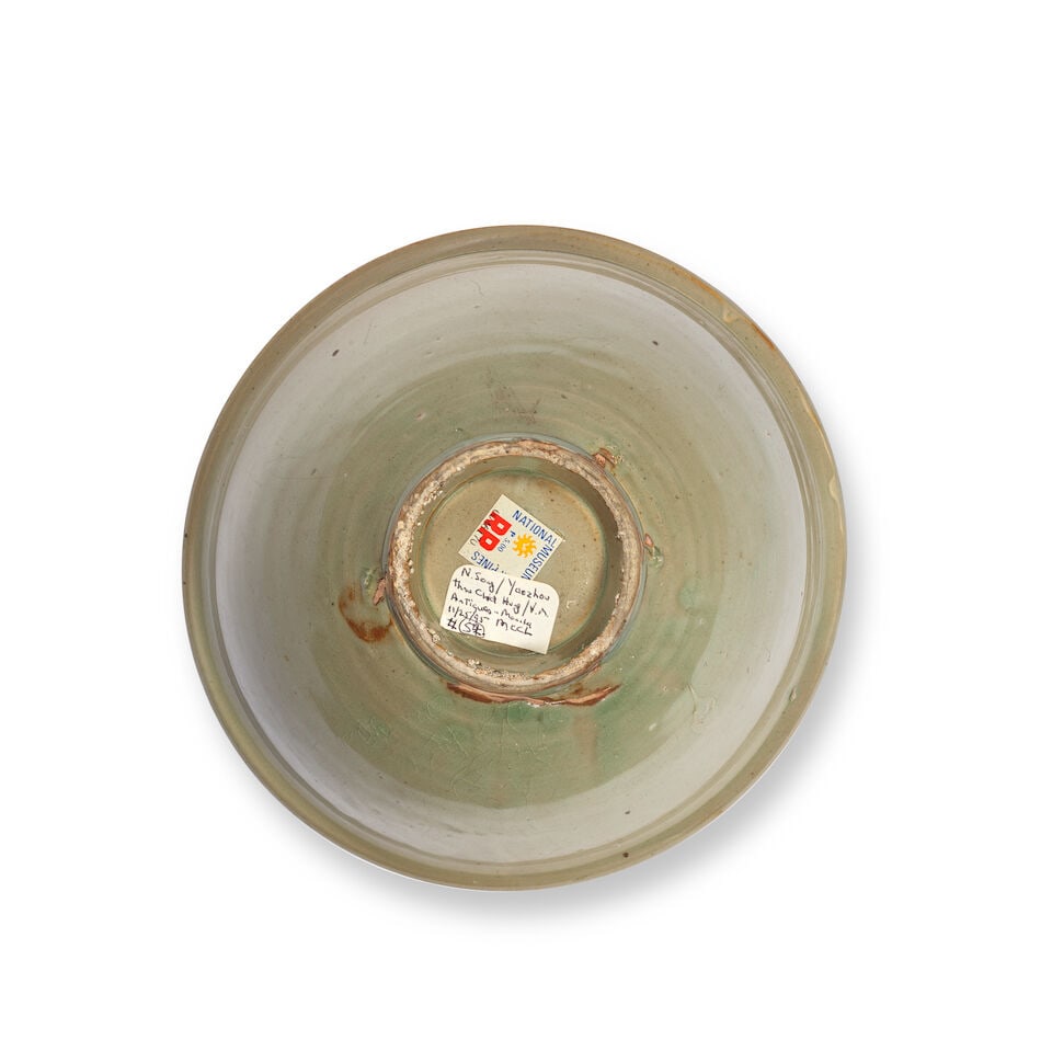A LARGE YAOZHOU CELADON-GLAZED BOWL Song Dynasty - 2