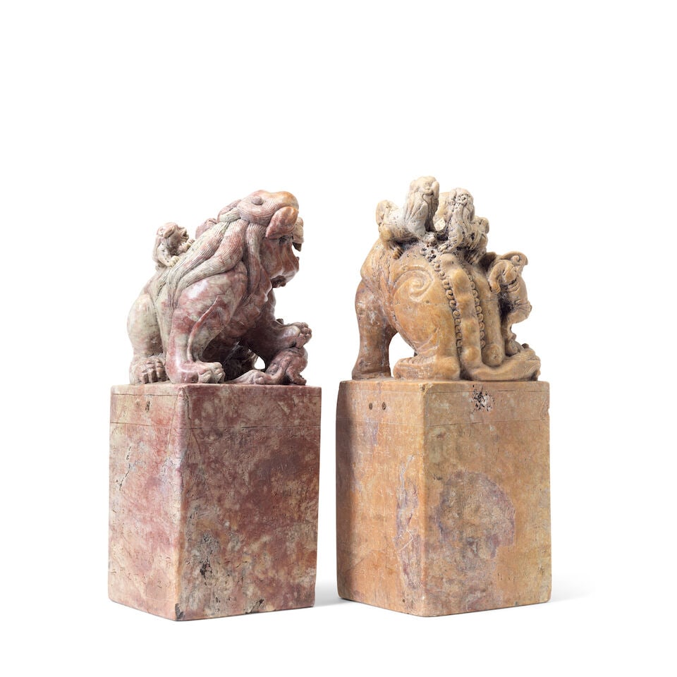A PAIR OF VERY LARGE CARVED SOAPSTONE 'BUDDHIST LIONS' SEALS Republic period (2) - 3