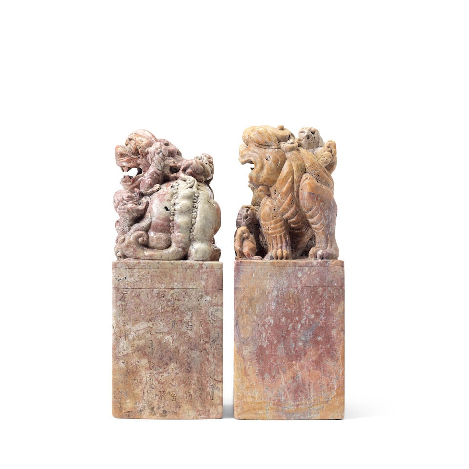 A PAIR OF VERY LARGE CARVED SOAPSTONE 'BUDDHIST LIONS' SEALS Republic period (2) - 6