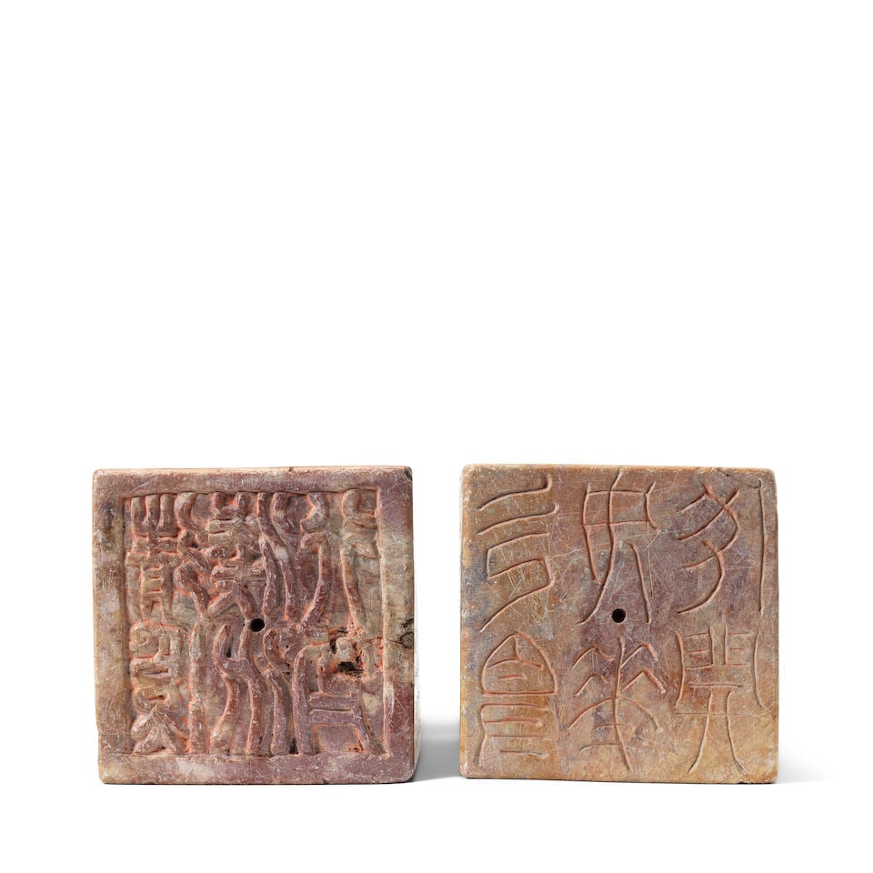 A PAIR OF VERY LARGE CARVED SOAPSTONE 'BUDDHIST LIONS' SEALS Republic period (2) - 8