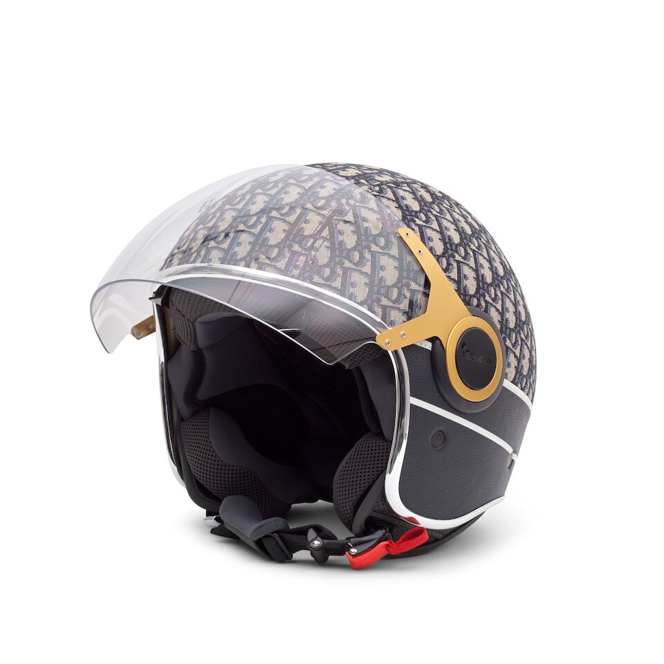 Christian Dior x Vespa 946: an Oblique Helmet Spring 2021 (includes original packaging, tags, bo... (1 of 3)