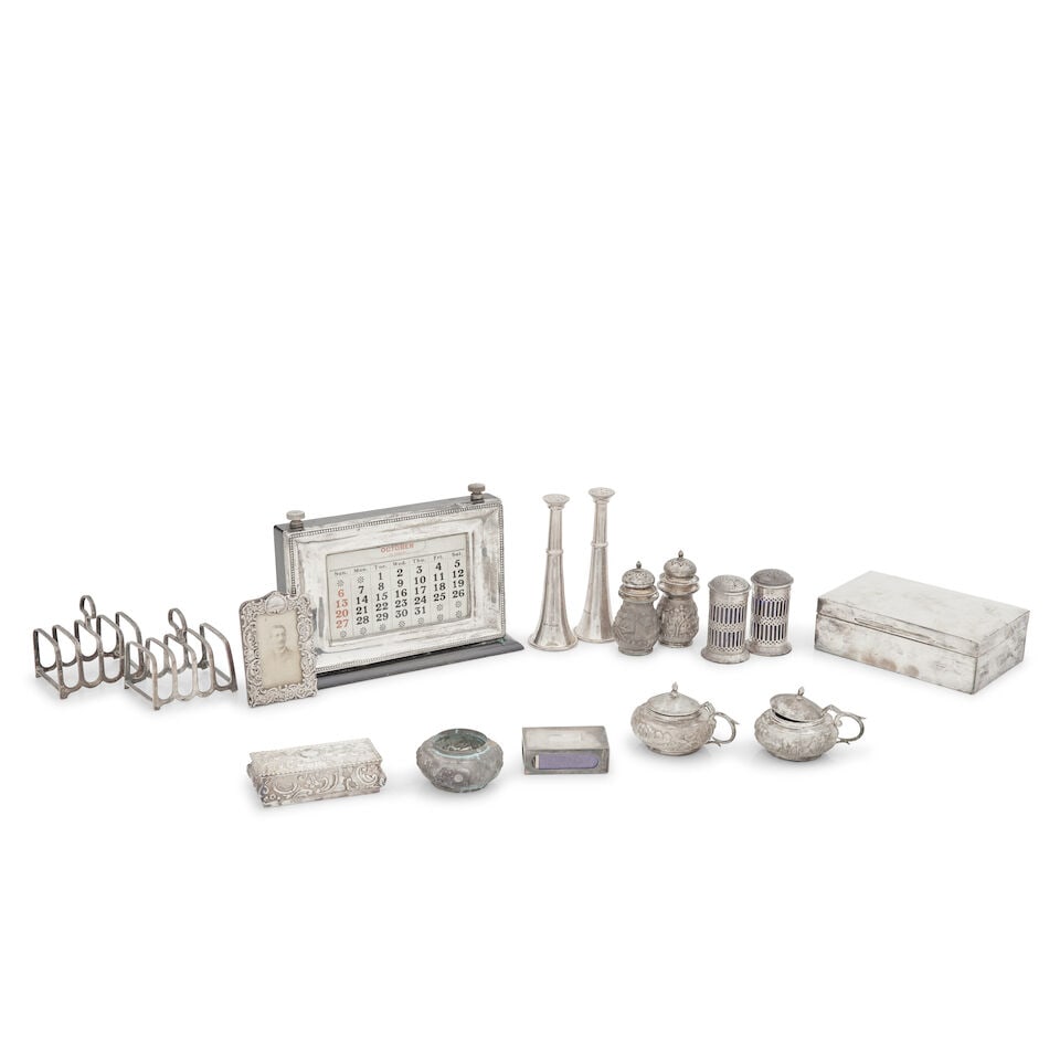 A pair of hunting horn shaped pepper pots by Walker and Hall, Sheffield 1928 (16) (1 of 1)