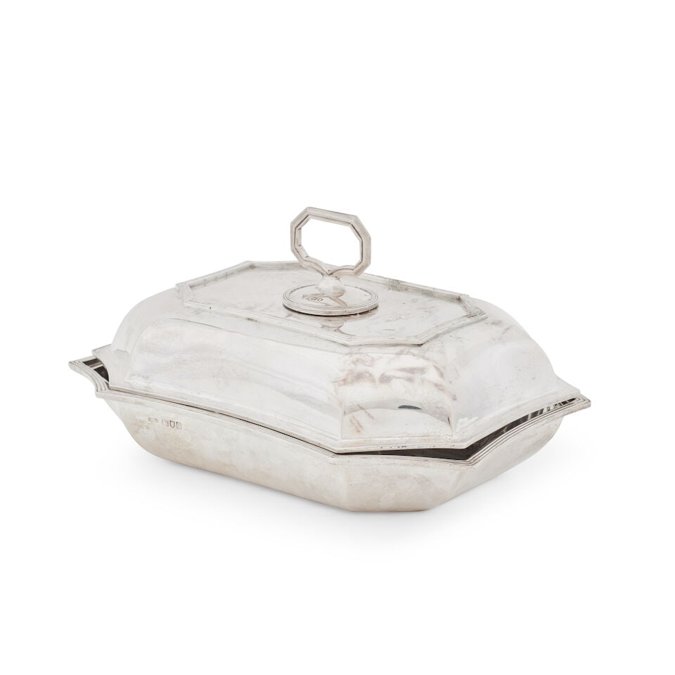 A silver entrée dish Goldsmiths and Silversmiths Company, London 1905 (1 of 1)