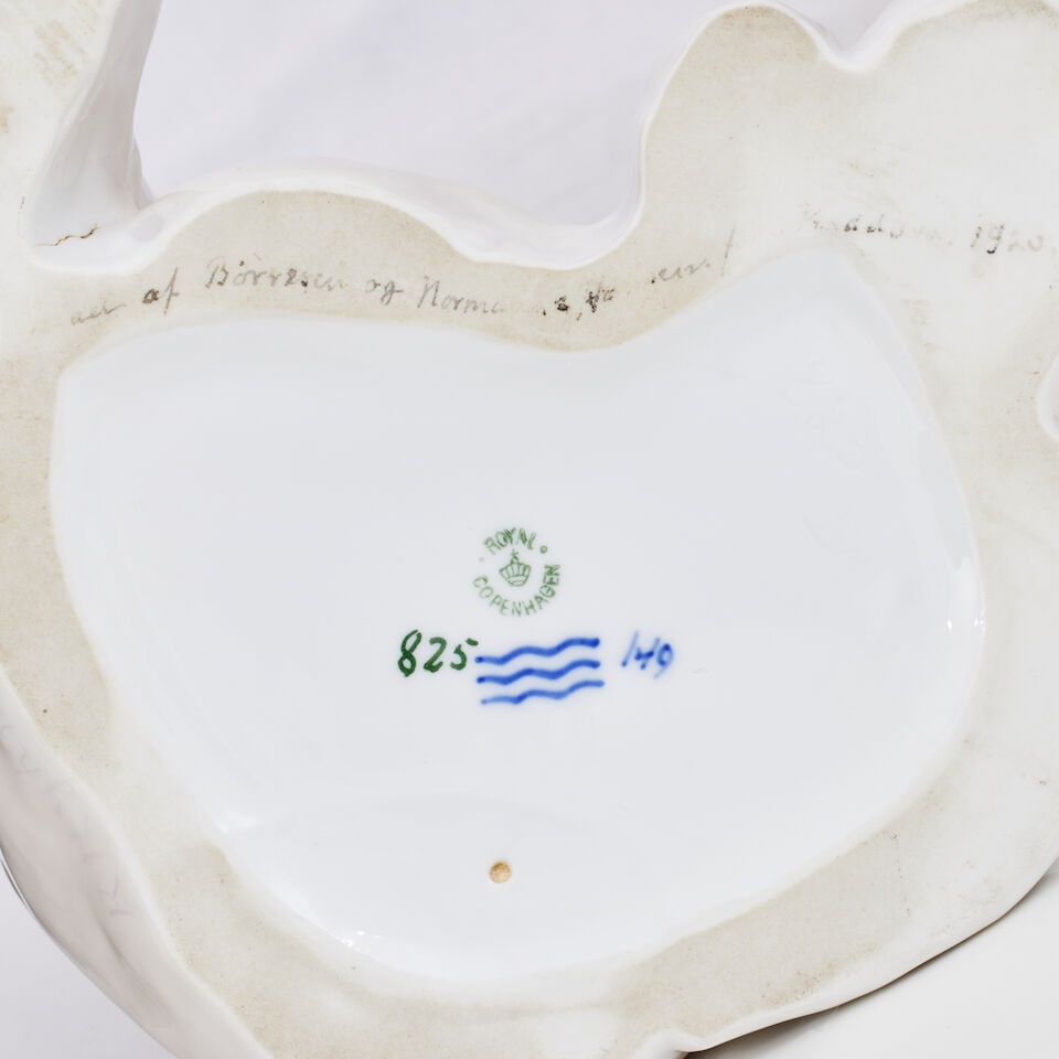 Royal Copenhagen, No 825 Polar Bear looking up modelled by Knud Kyhn - 2