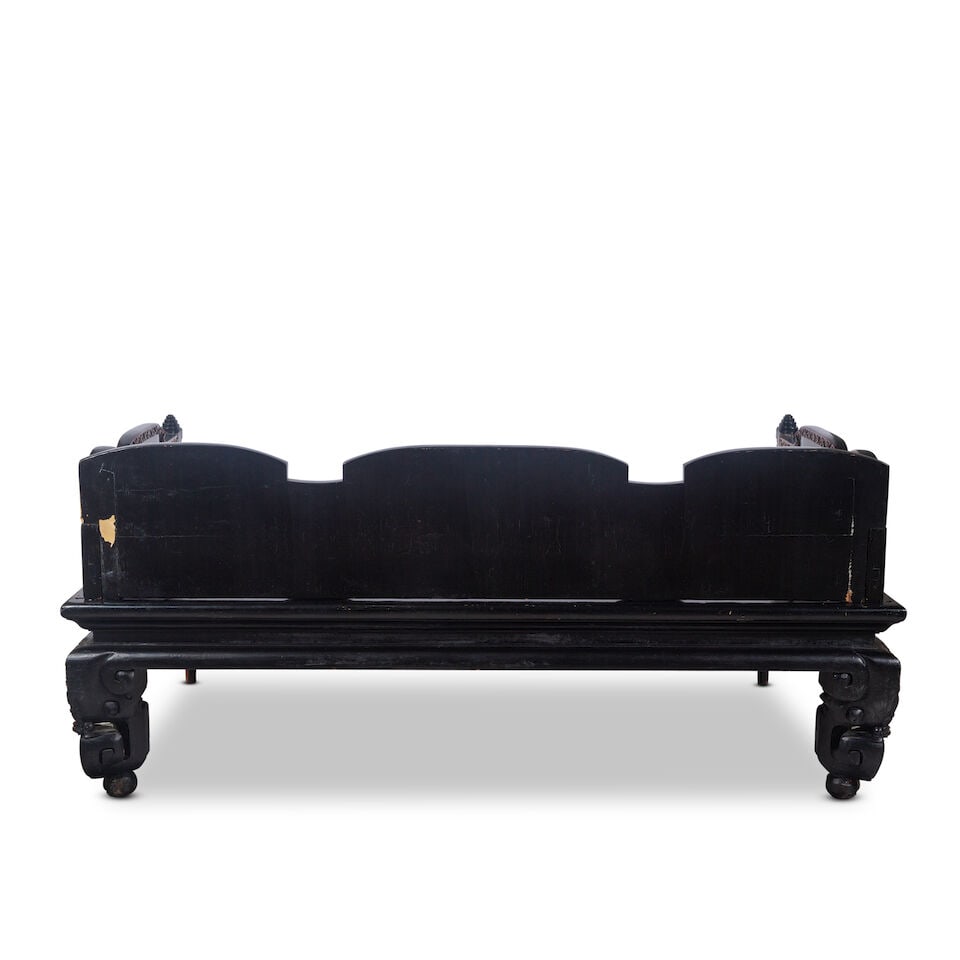 A Chinese black gilt lacquer opium bed Late Qing dynasty - 5