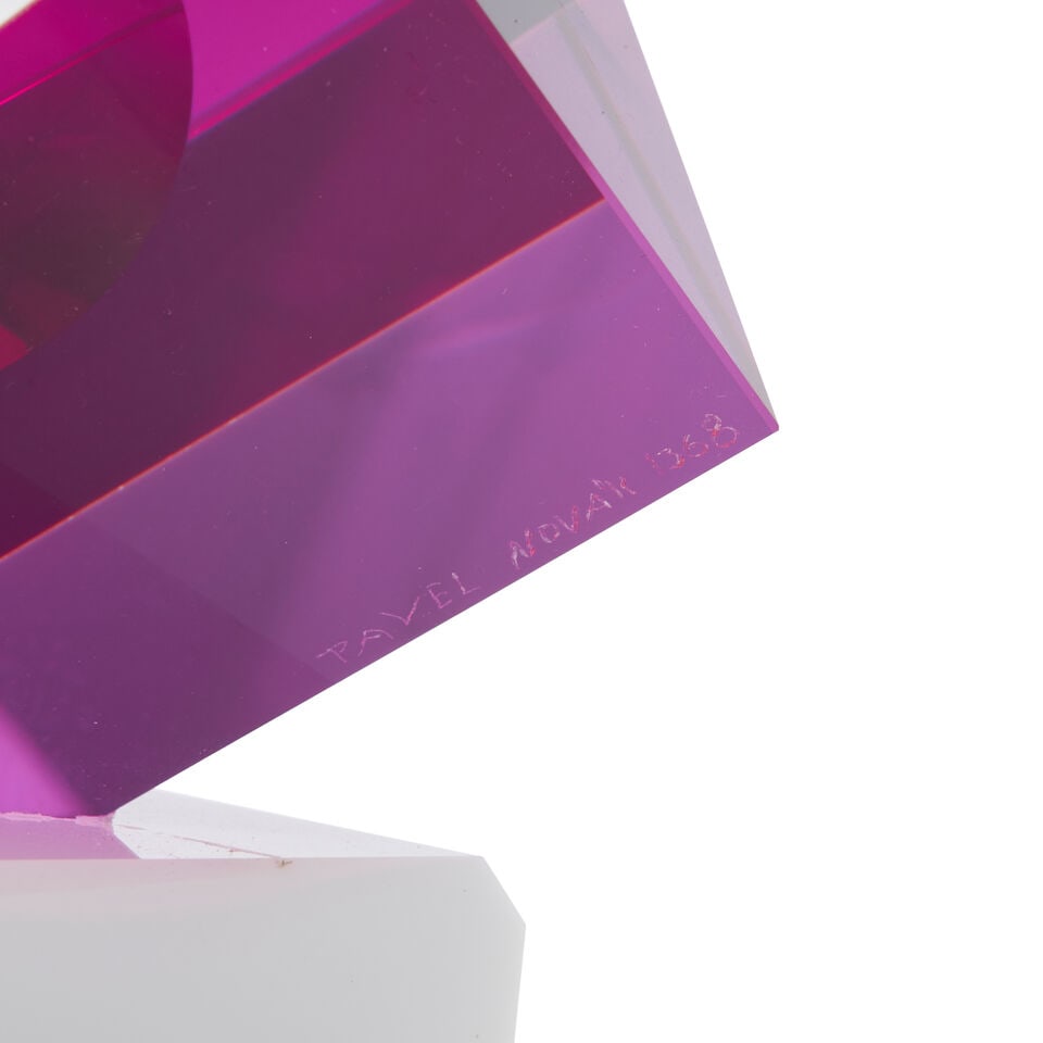 PAVEL NOVAK (B. 1974) OPTICAL GLASS SCULPTURE 21st century, incised signature 'PAVEL NOVAK 1368,... - 4