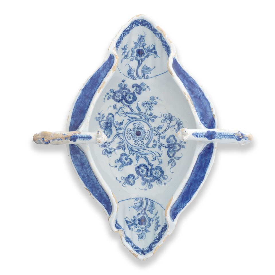 An English delftware sauceboat, Liverpool or Lancaster, circa 1760 - 2