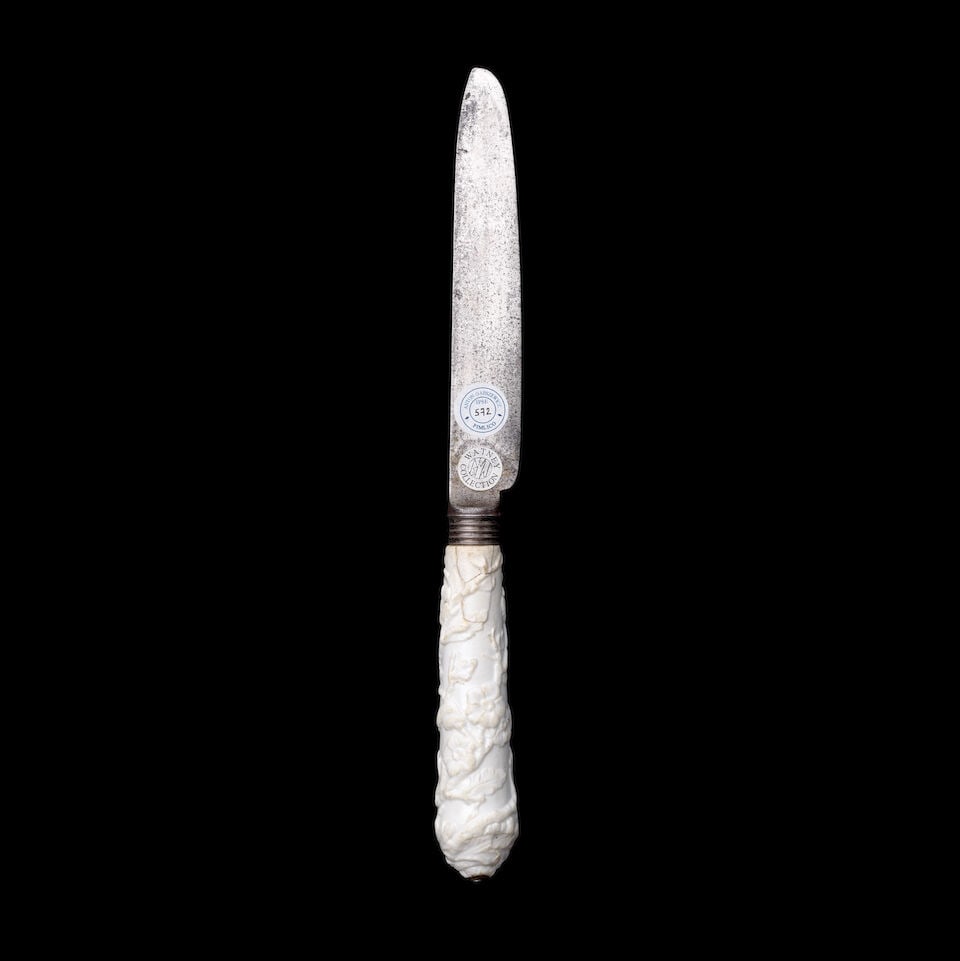 An important early Chelsea white 'teaplant' knife haft, circa 1745-49 - 2