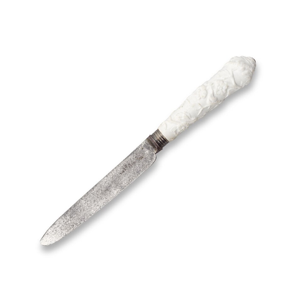 An important early Chelsea white 'teaplant' knife haft, circa 1745-49 - 3