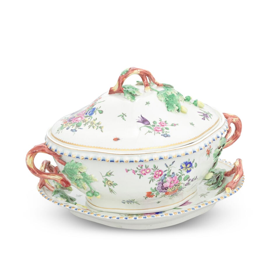 A large Worcester tureen, cover and stand, circa 1770-75 - 2