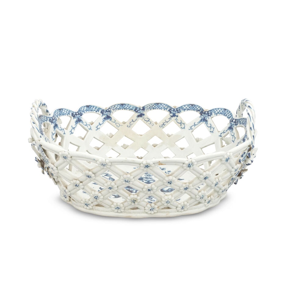 A Worcester cream jug and a basket, circa 1765-75 - 2