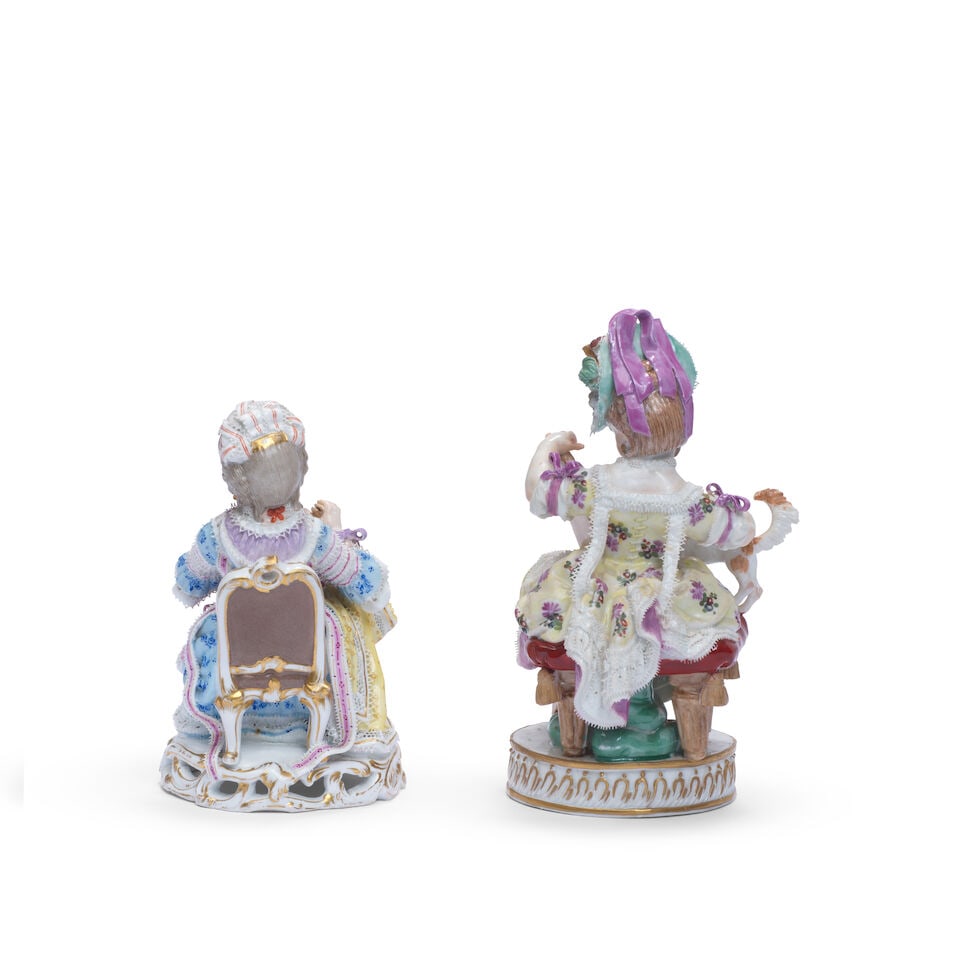 Two Meissen figures of seated girls, late 19th century - 2