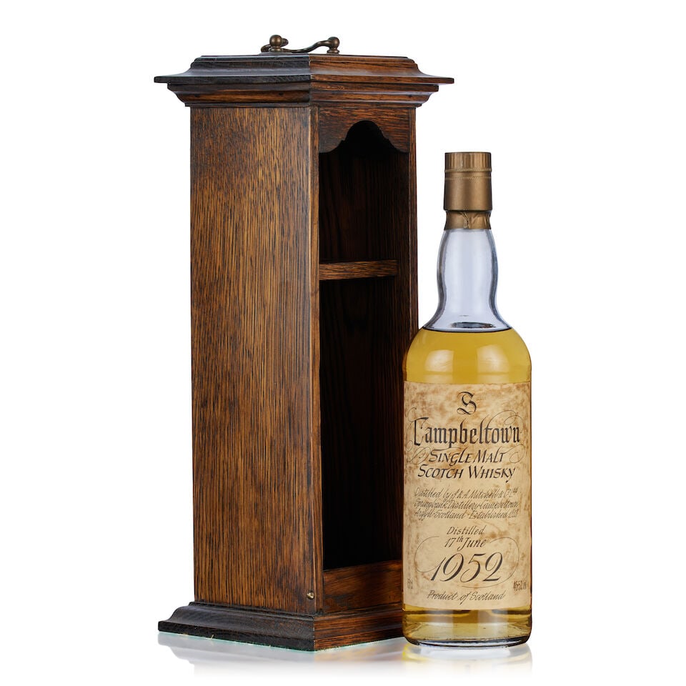Springbank , 1952 (1x 70cl): Springbank , 1952 (1x 70cl) Region: Campbeltown, single malt Capsule: good condition Label: good labelling Packaging: accompanied with original wooden case Alcohol content: 45.5% ABV Notes: Bottle