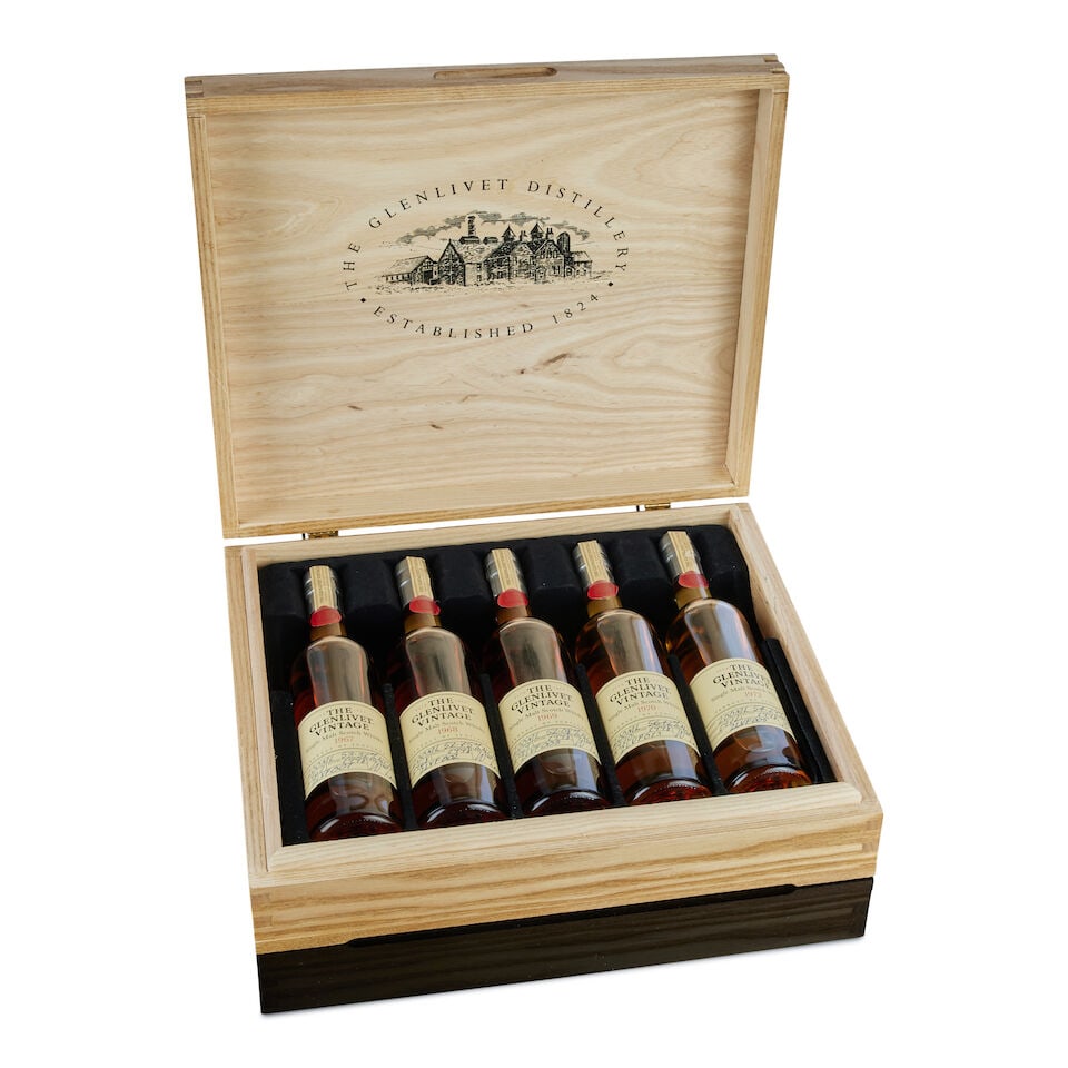 The Glenlivet Vintage Collection, 1967 - 1972 (5x 20cl): The Glenlivet Vintage Collection, 1967 - 1972 (5x 20cl) Region: Speyside, single malt Fill Level: filled to 20cl Capsule: good condition Label: good labelling Packaging: in original wooden