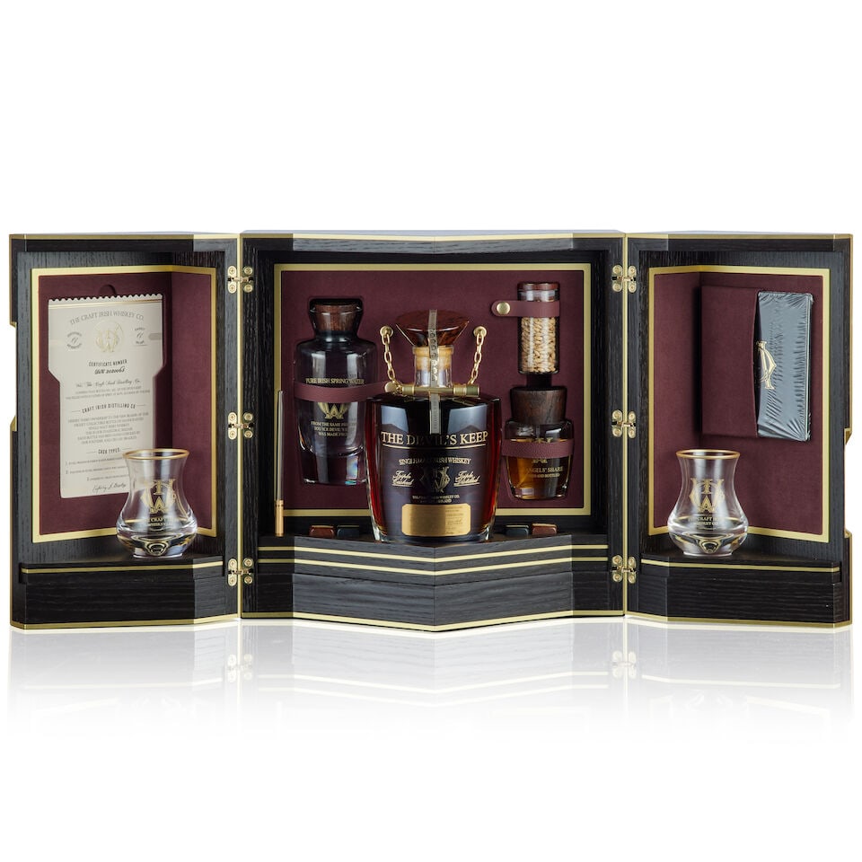 The Devil's Keep (1x 70cl): The Devil's Keep (1x 70cl) Region: Irish Fill Level: filled to 70cl Capsule: good condition Label: good labelling Packaging: In original wooden presentation case, accompanied by certificate No.