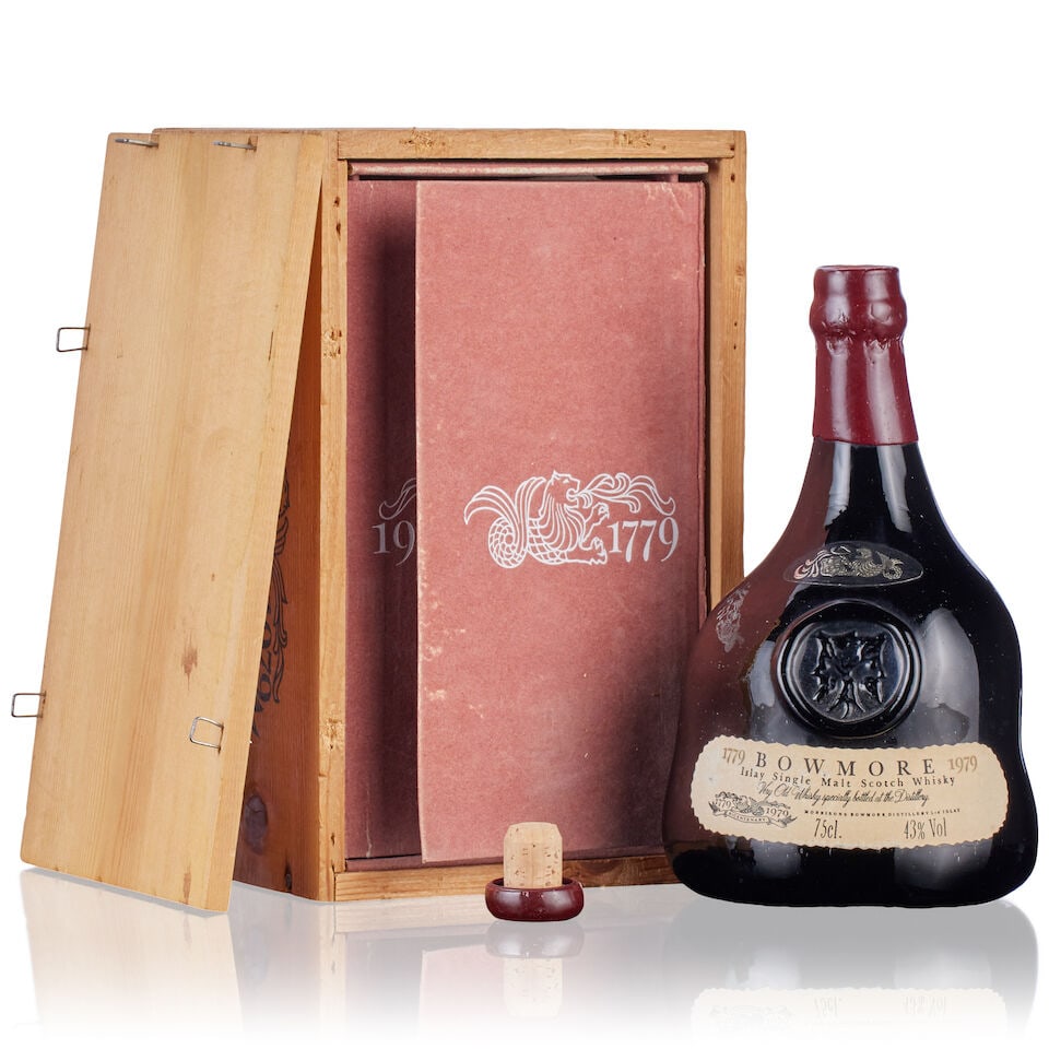 Bowmore Bicentenary 1779/1979 (1x 75cl): Bowmore Bicentenary 1779/1979 (1x 75cl) Region: Islay, single malt Capsule: good condition Label: good labelling Packaging: in original presentation case, accompanied with original certificate and