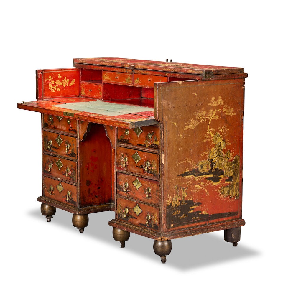 An impressive George I scarlet japanned secretaire kneehole desk of large proportions Circa 1720... - 4
