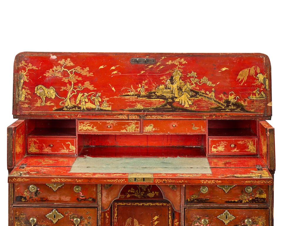 An impressive George I scarlet japanned secretaire kneehole desk of large proportions Circa 1720... - 5