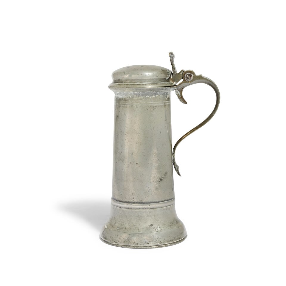An unusual Charles I pewter bun-lid flagon (1 of 3)
