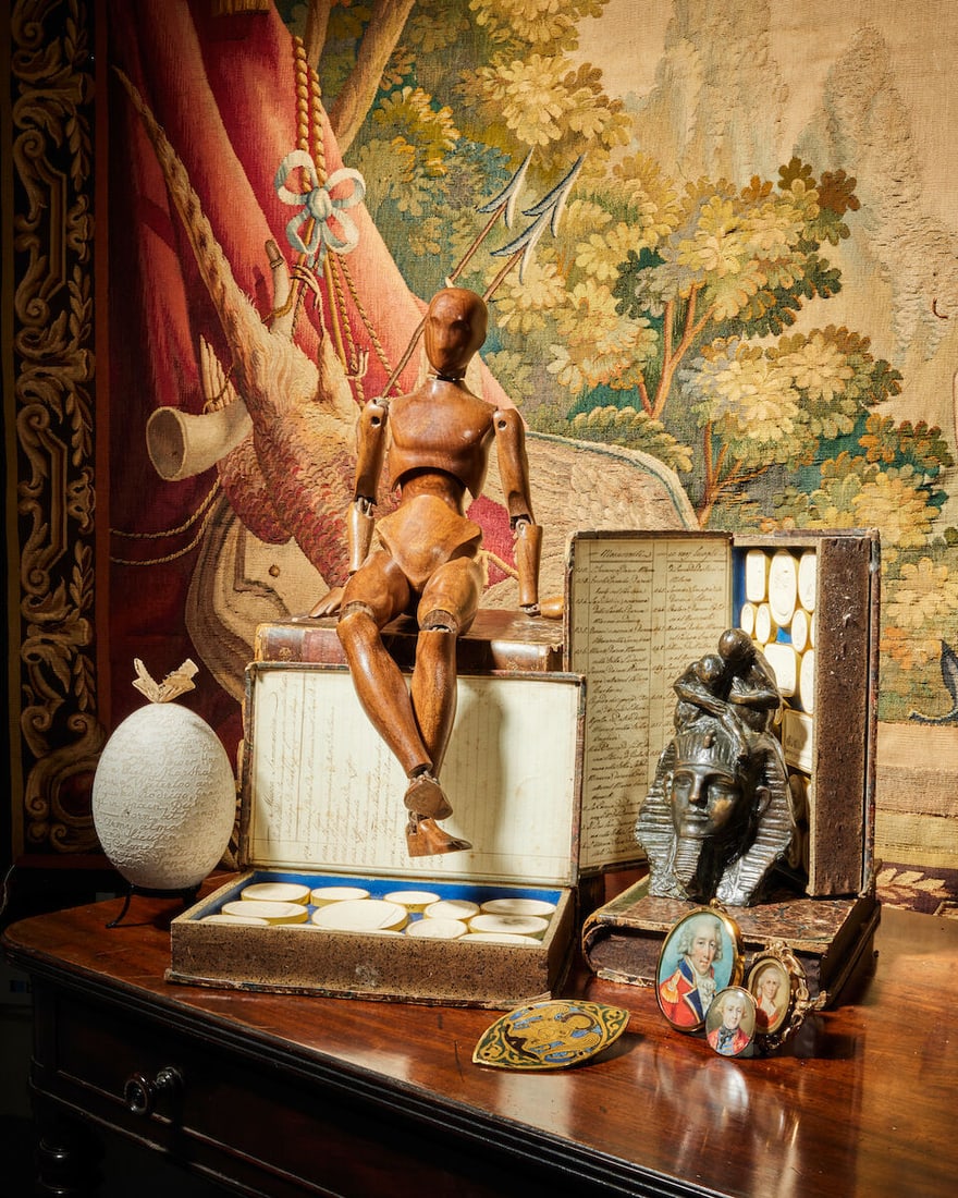 A good 19th century French stained and carved walnut artist's lay figure or miniature mannequin - 4