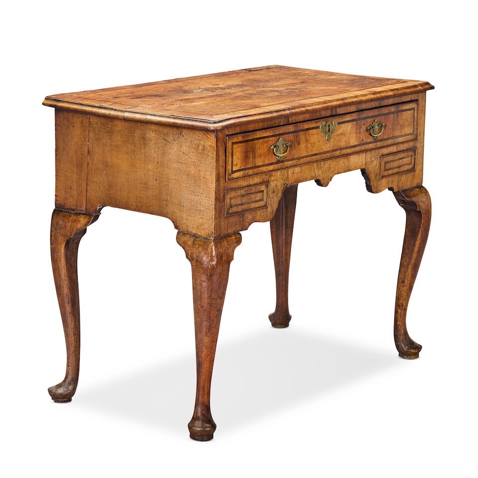 A George II walnut and featherbanded lowboy 1730-1745 - 2