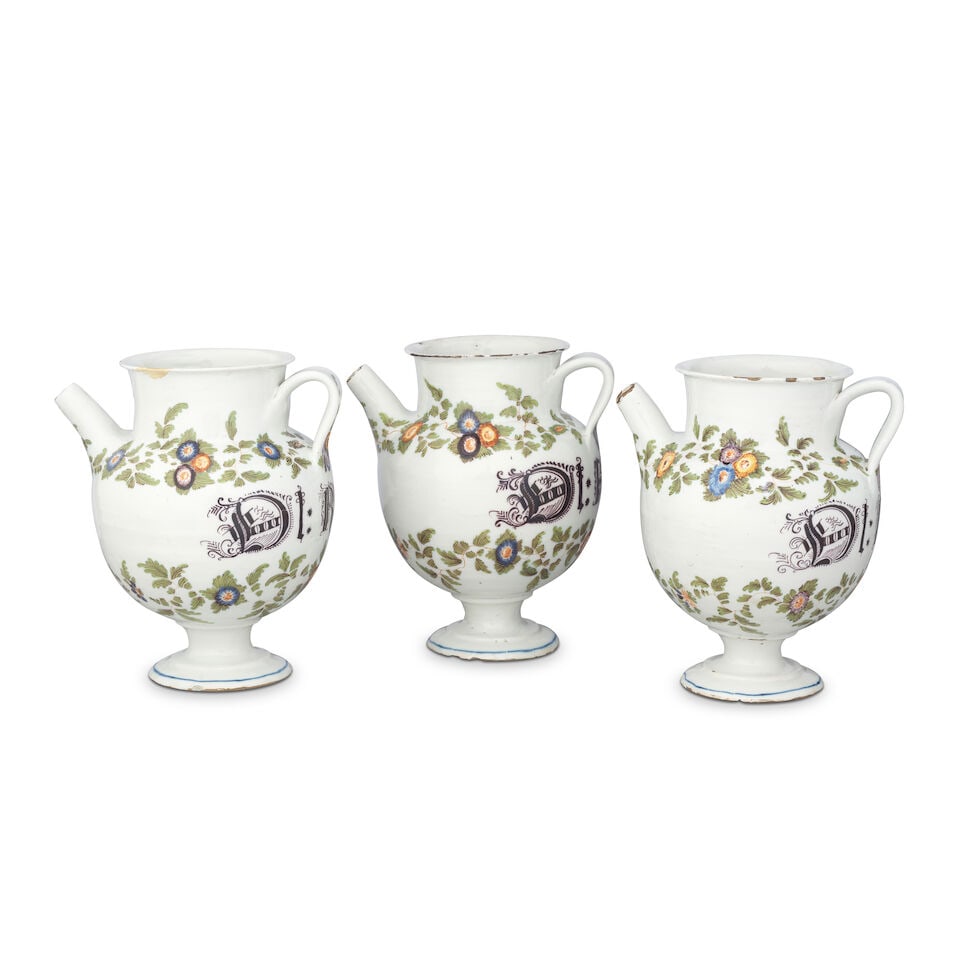 Three North Italian drug jars, probably Nove di Bassano, late 18th/early 19th Century - 3